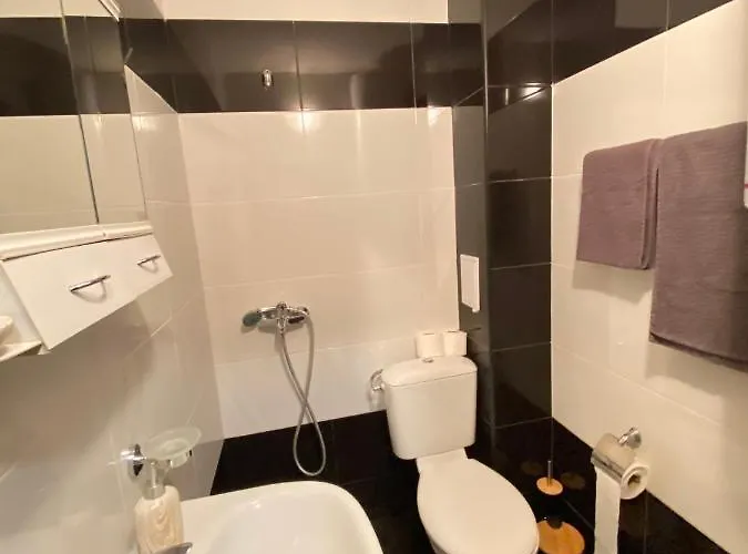 By Thе Sea アパート