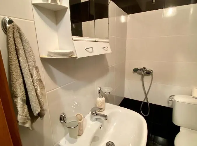 アパート By Thе Sea *